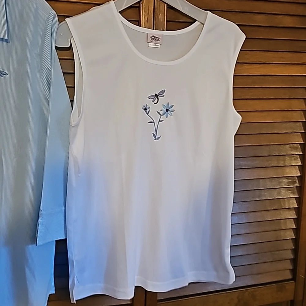 Adrian Dilafield 2 piece button down blouse with undershirt embroidered floral - Picture 7 of 12